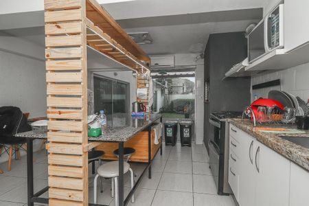 Cozinha de casa para alugar com 4 quartos, 337m² em Vila Jardim, Porto Alegre