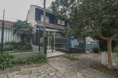 Fachada de casa para alugar com 4 quartos, 337m² em Vila Jardim, Porto Alegre