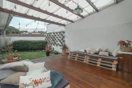 Fundos de casa para alugar com 4 quartos, 337m² em Vila Jardim, Porto Alegre