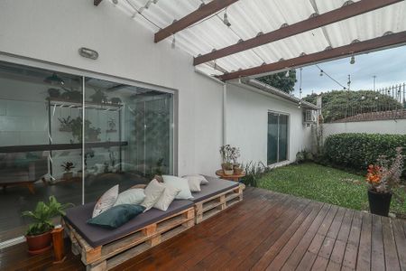 Fundos de casa para alugar com 4 quartos, 337m² em Vila Jardim, Porto Alegre