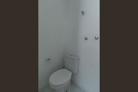 Banheiro de serviço de apartamento para alugar com 2 quartos, 107m² em Vila Lusitania, São Bernardo do Campo