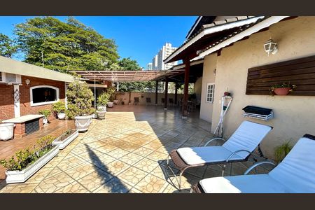 Quintal de casa para alugar com 4 quartos, 200m² em Vila das Palmeiras, Guarulhos