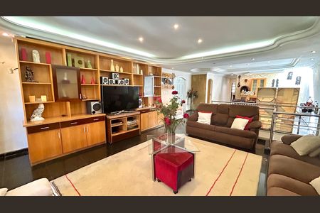 Sala de casa para alugar com 4 quartos, 200m² em Vila das Palmeiras, Guarulhos