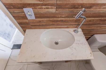 Banheiro de casa para alugar com 1 quarto, 30m² em Balneário Dom Carlos, São Paulo