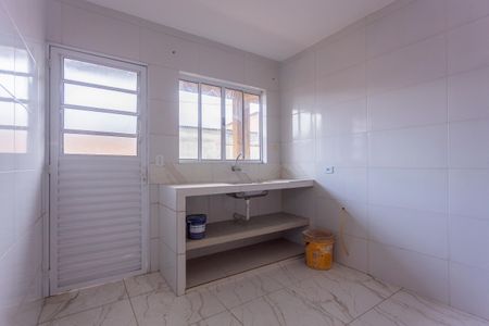 Cozinha de casa para alugar com 1 quarto, 30m² em Balneário Dom Carlos, São Paulo