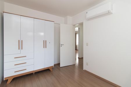 Quarto 1 de apartamento para alugar com 2 quartos, 70m² em Partenon, Porto Alegre