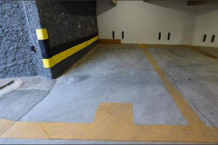 Garagem de apartamento para alugar com 4 quartos, 120m² em Sagrada Família, Belo Horizonte