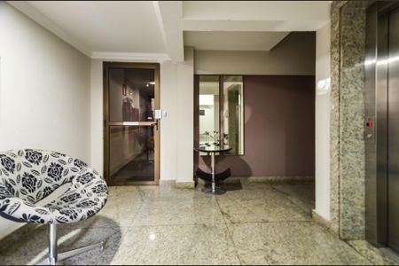 Hall de entrada de apartamento para alugar com 4 quartos, 120m² em Sagrada Família, Belo Horizonte