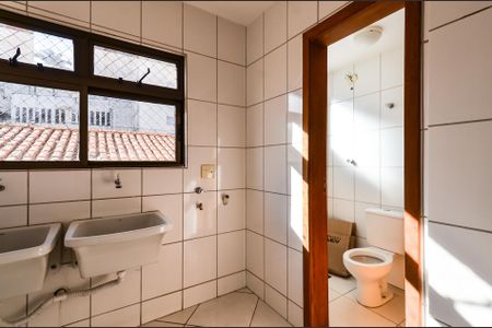 Área de Serviço de apartamento para alugar com 4 quartos, 120m² em Sagrada Família, Belo Horizonte