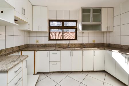 Cozinha de apartamento para alugar com 4 quartos, 120m² em Sagrada Família, Belo Horizonte