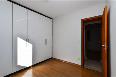 Quarto 2 de apartamento para alugar com 4 quartos, 120m² em Sagrada Família, Belo Horizonte