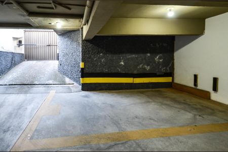 Garagem de apartamento para alugar com 4 quartos, 120m² em Sagrada Família, Belo Horizonte