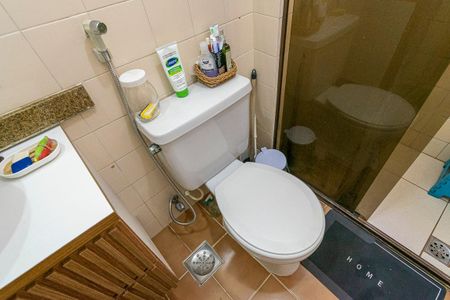 Banheiro de apartamento para alugar com 2 quartos, 49m² em 800, Rio de Janeiro