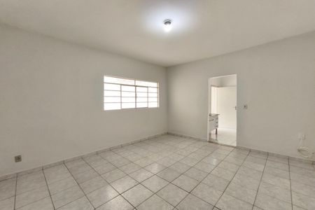 Casa para alugar com 100m², 2 quartos e 2 vagasSala