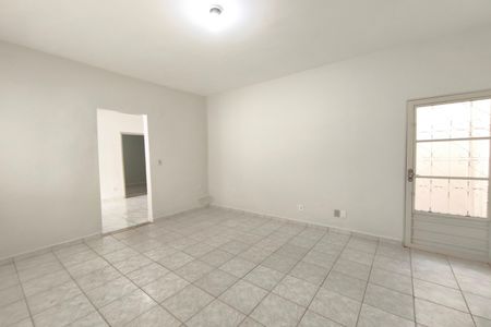 Casa para alugar com 100m², 2 quartos e 2 vagasSala