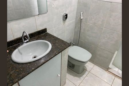 Banheiro de apartamento para alugar com 3 quartos, 60m² em Bonsucesso, Rio de Janeiro