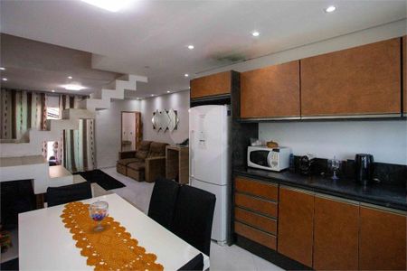Casa à venda com 3 quartos, 180m² em Canhema, Diadema
