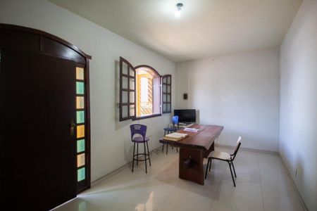 Sala de casa para alugar com 2 quartos, 275m² em Chácara Confisco, Contagem
