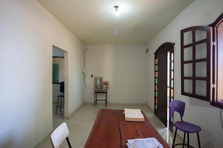 Casa para alugar com 275m², 2 quartos e 2 vagas Casa para alugar com 275m², 2 quartos e 2 vagasSala