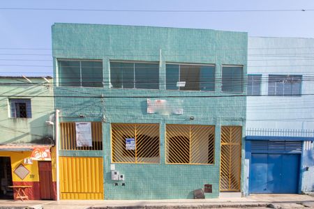 Fachada de casa para alugar com 2 quartos, 275m² em Chácara Confisco, Contagem