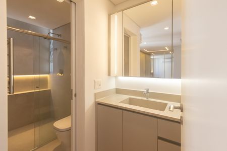 Apartamento para alugar com 100m², 2 quartos e 1 vaga Apartamento para alugar com 100m², 2 quartos e 1 vagaBanheiro da Suíte 1