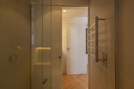 Apartamento para alugar com 100m², 2 quartos e 1 vaga Apartamento para alugar com 100m², 2 quartos e 1 vagaBanheiro da Suíte 1