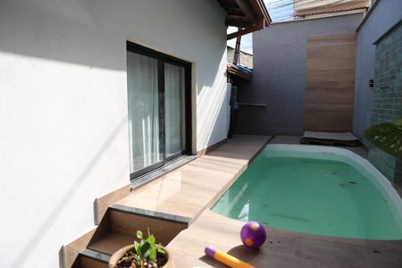 Quintal de casa à venda com 3 quartos, 235m² em Santa Cruz Industrial, Contagem