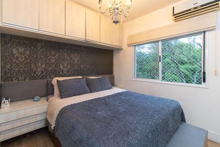 Quarto 1 de apartamento para alugar com 2 quartos, 67m² em Santo Antônio, Porto Alegre