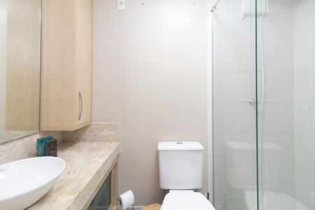 Banheiro 1 de apartamento para alugar com 2 quartos, 67m² em Santo Antônio, Porto Alegre