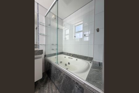 Apartamento para alugar com 130m², 4 quartos e 4 vagas
