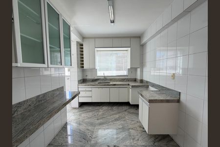 Apartamento para alugar com 130m², 4 quartos e 4 vagas