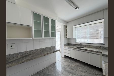 Apartamento para alugar com 130m², 4 quartos e 4 vagas