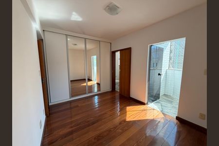 Apartamento para alugar com 130m², 4 quartos e 4 vagas