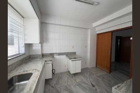 Apartamento para alugar com 130m², 4 quartos e 4 vagas