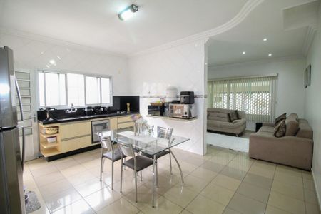 Casa à venda com 262m², 3 quartos e 2 vagas Casa à venda com 262m², 3 quartos e 2 vagasCozinha