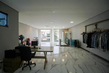 Casa à venda com 262m², 3 quartos e 2 vagas Casa à venda com 262m², 3 quartos e 2 vagasParte Superior
