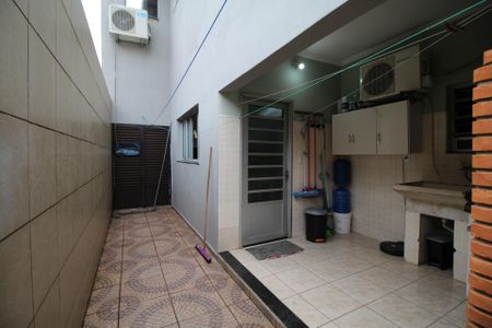 Casa à venda com 262m², 3 quartos e 2 vagas Casa à venda com 262m², 3 quartos e 2 vagasChurrasqueira / Quintal / Área de Serviço