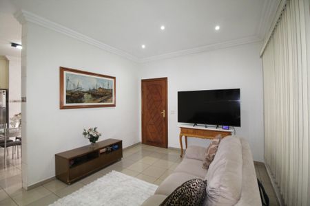 Casa à venda com 262m², 3 quartos e 2 vagas Casa à venda com 262m², 3 quartos e 2 vagasSala