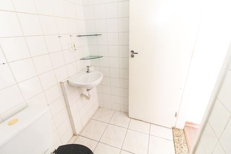 Banheiro de apartamento para alugar com 2 quartos, 43m² em Jardim Lourdes, Ferraz de Vasconcelos