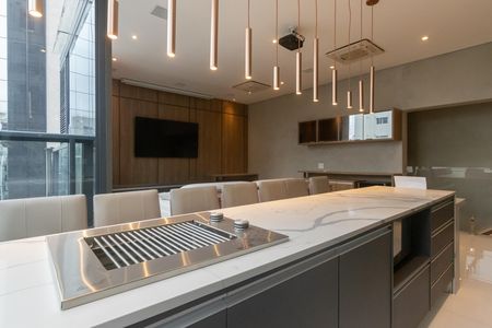 Cozinha de apartamento à venda com 2 quartos, 99m² em Itaim Bibi, São Paulo