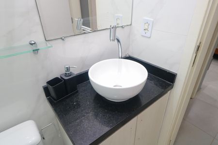Banheiro de apartamento para alugar com 2 quartos, 50m² em Vila Homero Thon, Santo André