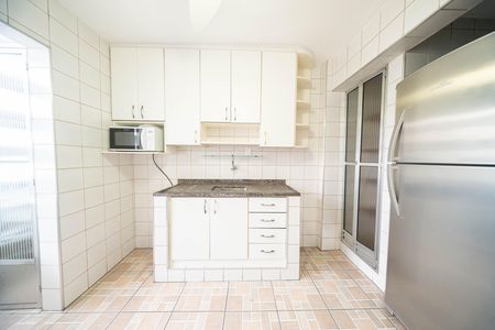 Cozinha e Área de Serviço de apartamento para alugar com 1 quarto, 48m² em Bela Vista, São Paulo