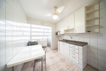 Cozinha e Área de Serviço de apartamento para alugar com 1 quarto, 48m² em Bela Vista, São Paulo