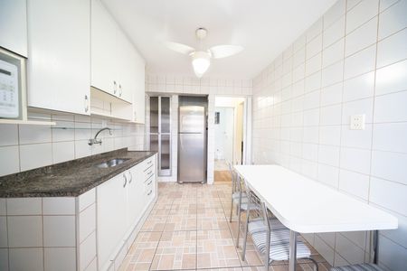 Cozinha e Área de Serviço de apartamento para alugar com 1 quarto, 48m² em Bela Vista, São Paulo