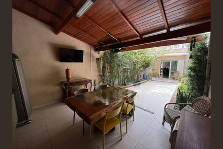 Casa à venda com 134m², 3 quartos e 1 vaga