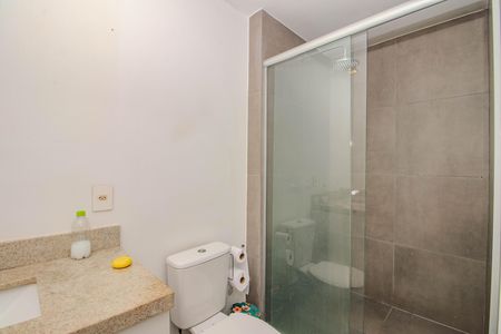 Banheiro da Suíte de apartamento para alugar com 2 quartos, 60m² em Navegantes, Porto Alegre