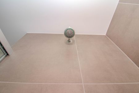 Banheiro Social de apartamento para alugar com 2 quartos, 60m² em Navegantes, Porto Alegre