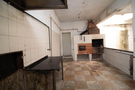 Casa à venda com 864m², 2 quartos e 4 vagas Casa à venda com 864m², 2 quartos e 4 vagasEspaço Gourmet