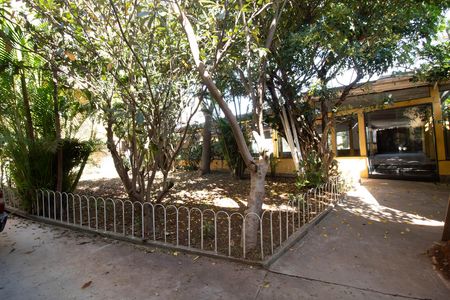 Casa à venda com 864m², 2 quartos e 4 vagas Casa à venda com 864m², 2 quartos e 4 vagasÁrea externa