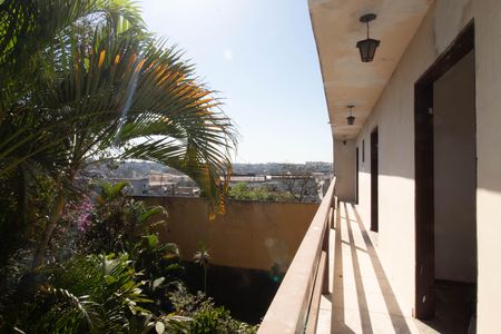 Casa à venda com 864m², 2 quartos e 4 vagas Casa à venda com 864m², 2 quartos e 4 vagasVaranda